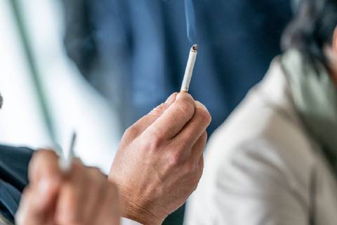 Cigarettes and tobacco consumption Symbol photo People who smoke