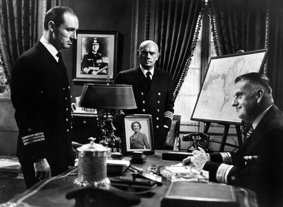 Martin Benrath, Yul Brynner & Oscar Beregi Characters: Kruse, Captain Mueller, Admiral Film: Morituri (USA 1965) Literaturverfilmung (Based On The Book By Werner J÷rg L³ddecke) Director: Bernhard Wicki 25 August 1965  Copyright: MaryxEvansxAFxArchive 12086486 editorial use only