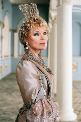 Elke Sommer Television: Peter The Great (TV-Miniserie) Usa 1986, Regie: Marvin J. Chomsky & Lawrence Schiller, Director: Marvin J. Chomsky, L Schiller 02 February 1986  Copyright: MaryxEvansxAFxArchivexNbc 12459081 editorial use only