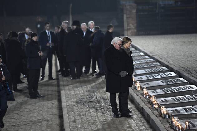 Frank-Walter Steinmeier President of Germany and his wife Elke Buedenbender attend the candle lighting ceremony at the former German Nazi concentration and extermination camp Auschwitz-Birkenau during events to commemorate the 75th anniversary of the camp s liberation in Oswiecim, Poland on January 27, 2020. Oswiecim Poland  Copyright: xEmmixKorhonenx LKFTJK20200127202525VWFU