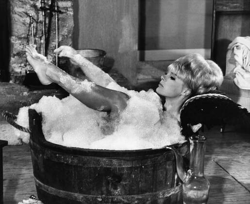 BOY, DID I GET A WRONG NUMBER!, Elke Sommer, 1966 Courtesy Everett Collection PUBLICATIONXNOTxINxCANxCHNxFRAxITAxJPNxNORxPOLxRUSxESPxUKxUSA Copyright: xCourtesyxEverettxCollectionx MBDBODI EC026