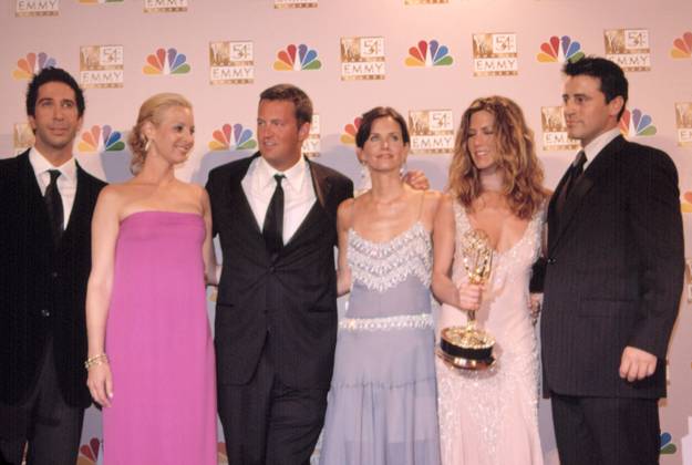 Cast of FRIENDS, David Schwimmer, Lisa Kudrow, Matthew Perry, Courteney Cox, Jennifer Aniston, Matt LeBlanc at the EMMY AWARDS, 9 22 2002, LA, CA, by Robert Hepler. For usage credit please use; Robert Hepler Everett Collection !ACHTUNG AUFNAHMEDATUM GESCHÃ„TZT! PUBLICATIONXNOTxINxCANxCHNxFRAxITAxJPNxNORxPOLxRUSxESPxUKxUSA Copyright: xRobertxHepler EverettxCollectionx PSDFRIE HR001