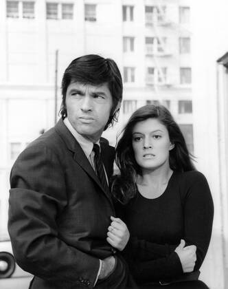 THE F.B.I., (from left): Tom Skerritt, Sherry Boucher, Unknown Victim , (Season 6, aired Jan. 3, 1971), 1965-74. Courtesy Everett Collection !ACHTUNG AUFNAHMEDATUM GESCHÃ„TZT! PUBLICATIONXNOTxINxCANxCHNxFRAxITAxJPNxNORxPOLxRUSxESPxUKxUSA Copyright: xCourtesyxEverettxCollectionx TBDFBII EC054