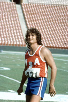 Michael Landon, 30. Todestag am 1. Juli THE LONELIEST RUNNER, Michael Landon, 1976. Courtesy Everett Collection !ACHTUNG AUFNAHMEDATUM GESCHÃ„TZT! PUBLICATIONXNOTxINxCANxCHNxFRAxITAxJPNxNORxPOLxRUSxESPxUKxUSA Copyright: xCourtesyxEverettxCollectionx TSDLORU EC003