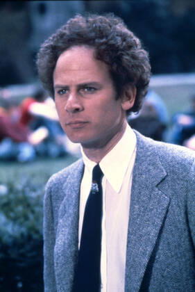 BAD TIMING ART GARFUNKEL Date: 1980. Strictly editorial use only in conjunction with the promotion of the film. Credit line mandatory. This image is copyright of the film company and is supplied under the terms of issue as film still. No commercial or book cover use permitted without prior consent from the film company.  Mandatory credit line: Image courtesy Ronald Grant Archive Mary Evans