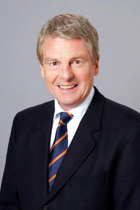Klaus Bresser 11 11 2003 Portrait Klaus Bresser former ZDF in the studio of the channel N TV, in the Taubenstrasse, Berlin 11 11 2003