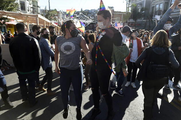 November 7, 2020, San Francisco, California, USA: San Francisco, California - Hundreds of San Franciscans held an impromptu street party in the Castro District Saturday after news agencies called the US presidential election for Joe Biden. San Francisco USA - ZUMAw332 20201107_zap_w332_011 Copyright: xNealxWatersx