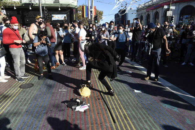 November 7, 2020, San Francisco, California, USA: San Francisco, California - Hundreds of San Franciscans held an impromptu street party in the Castro District Saturday after news agencies called the US presidential election for Joe Biden. San Francisco USA - ZUMAw332 20201107_zap_w332_024 Copyright: xNealxWatersx