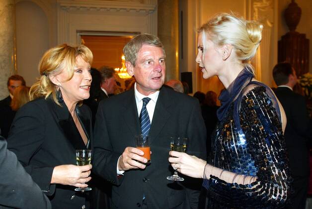 Auction Copyright IMAGO Herrmann Theme Benefit evening with auction and gala dinner for the benefit of the Chaim Sheba Medical Center in Tel Aviv at Bellevue Palace in Berlin on 27 Nov 2002 500,000 euros were raised for the hospital With Evelyn and Klaus Bresser with Nadja Auermann Copyright: xEventpressxHerrmannx