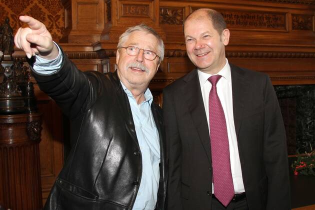 Wolf Biermann, Mayor Scholz congratulates Wolf Biermann on his 75th birthday, Phoenixsaal of the Hamburg City Hall, 23 11 2011 Copyright: xeventpress mpx
