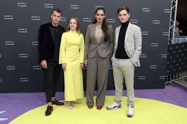 Louis Nitsche, Paula Kalenberg, Nilam Farooq and Jonas Nay at the premiere of the Netfix TV film Du Sie Er Wir at the 29 Filmfest Hamburg 2020 at Cinemaxx Dammor Hamburg, 02 10 2021 Foto:xC.xTamckex xFuturexImage