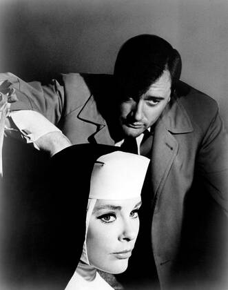 THE VENETIAN AFFAIR, from top, Robert Vaughn, Elke Sommer, 1967 Ref:MBDVEAF EC019 PUBLICATIONXNOTxINxCANxCHNxFRAxITAxJPNxNORxPOLxRUSxESPxUKxUSA Copyright: xx MBDVEAF EC019