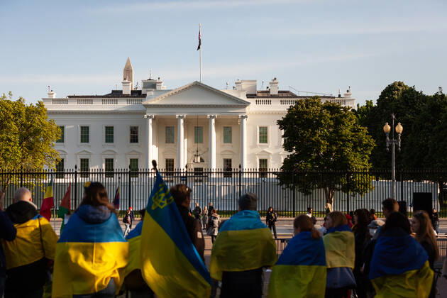 Belarusian opposition leader Sviatlana Tsikhanouskaya attends Ukraine protest Protesters wear Ukrainian flags during a rally at the White House against Russia s war in Ukraine. The Belarusian community in the Washington, DC metro area joined US Ukrainian Activists daily protest at the White House to show their support. Both countries currently suffer at the hands of Russian President Vladimir Putin: Ukraine is under attack, and Belarus is led by Putin puppet Alexander Lukashenko. Washington DC United States  Copyright: xAllisonxBaileyx originalFilename: bailey-belarusi220428_npPxA