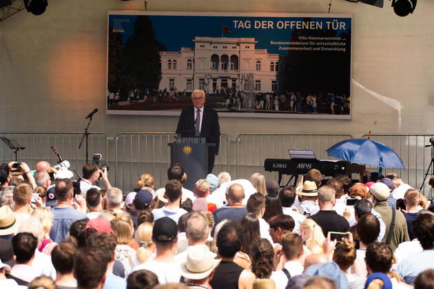 Frank-Walter Steinmeierï¼apresident Of Germany, Visits The Opening Of Villa Hammerschmidt In Bonn Frank-Walter Steinmeierï¼apresident of Germany is seen speaking on the stage during the opening day of Villa Hammerschmidt in Bonn, Germany on June18ï¼a2022 Bonn Germany  Copyright: xYingxTangx originalFilename: tang-notitle220618_npy5X
