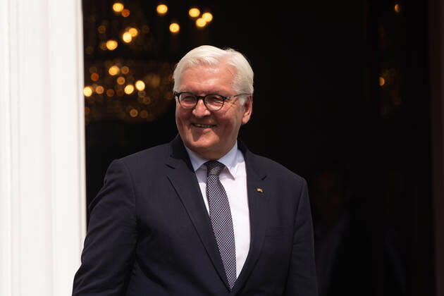 Frank-Walter Steinmeierï¼apresident Of Germany, Visits The Opening Of Villa Hammerschmidt In Bonn Frank-Walter Steinmeierï¼apresident of Germany is seen smiling to the visitors from the opening day of Villa Hammerschmidt in Bonn, Germany on June18ï¼a2022 Bonn Germany  Copyright: xYingxTangx originalFilename: tang-notitle220618_npFjs