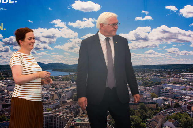 Frank-Walter Steinmeierï¼apresident Of Germany, Visits The Opening Of Villa Hammerschmidt In Bonn Frank-Walter Steinmeierï¼apresident of Germany is seen visiting Bonn city information booth with Katja Dörner, Bonn mayor during the opening day of Villa Hammerschmidt in Bonn, Germany on June18ï¼a2022 Bonn Germany  Copyright: xYingxTangx originalFilename: tang-notitle220618_npp0Q