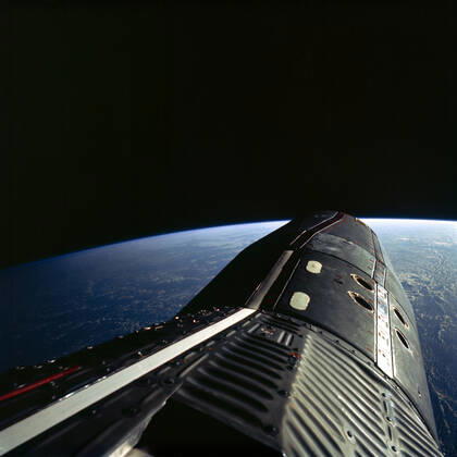 S66-63011 (13 Nov. 1966) --- Astronaut Edwin E. Aldrin Jr., pilot of the Gemini-12 spaceflight, took this picture of the Gemini-12 spacecraft during standup extravehicular activity (EVA) with the hatch open. Copyright: xpiemagsx piemagsspace-54785 !ACHTUNG AUFNAHMEDATUM GESCHÄTZT!
