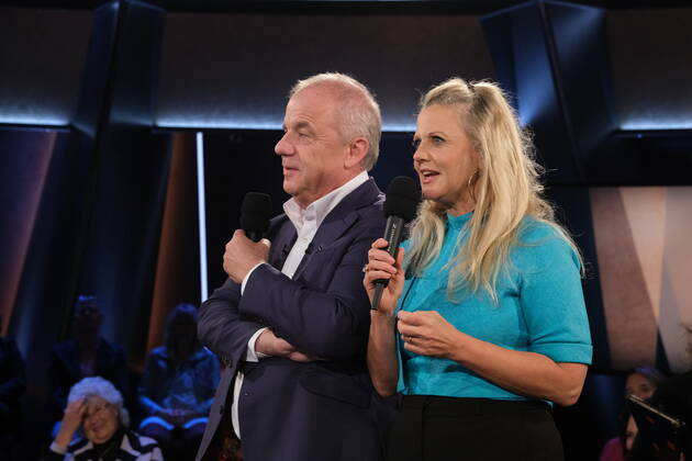 Hubertus Meyer Burckhardt and Barbara Schöneberger at the photo session of the NDR Talk Show in the TV studio Hamburg Lokstedt on 21 10 2022 before the broadcast on NDR television N3