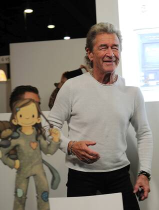 22 10 2022 Frankfurt am Main, Fair Frankfurt Book Fair 2022 Impressions Big crowd at the stand Hendrikje Balsmeyer and Peter Maffay are not only life partners but also the authors of the childrens book series Anouk Picture shows Peter Maffay amazed and delighted by the big crowd HP
