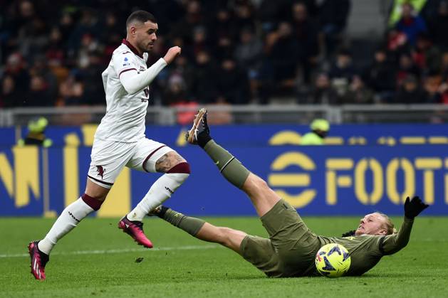 Photo IPP Paolo Bona Milan 10 02 2023 Serie A Football Championship season 2022 2023 Milan Turin Pictured Simon Kjaer on the ground and Antonio Sanabria Italy Photo Press Worldwide Copyright 0