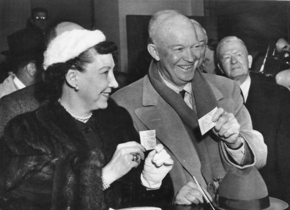 RECORD DATE NOT STATED Dwight eisenhower, mamie geneva eisenhower, 1956 Dwight eisenhower, mamie geneva eisenhower, 1956 Copyright: 972_ML_05_W662903