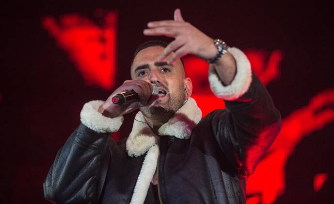 <p>Rapper Haftbefehl tritt am 17. Dezember 2015 beim Red Bull Sound Bash in der Grugahalle in Essen auf. Deutschland Nordrhein Westfalen Essen Copyright: SebastianxKonopka