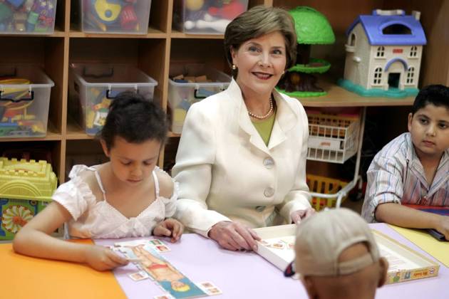 Laura Bush s Visit in Amman - Jordan U.S. First Lady Laura Bush arrives in Amman, Jordan on October 25, 2007, for a visit that is a part of a regional tour that aims to highlight the need for Middle Eastern Arab countries tp unite in the fight against breast cancer. Photo by Balkis Press ABACAPRESS.COM Amman Jordan  Copyright: xBalkisxPress ABACAx 135631_07 BalkisxPress ABACAx 135631_07 