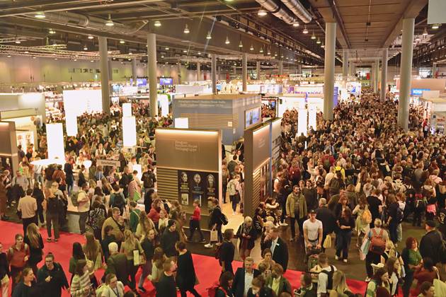 21 10 2023 Frankfurt Book Fair Frankfurt Book Fair 2023 The crowds of visitors on, todays Saturday of the fair is large Frankfurt am Main Messe Hessen Germany