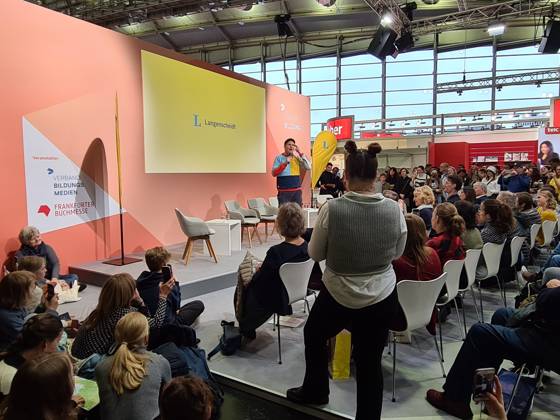 Frankfurt Main, Hesse, Germany, 22 10 2023 Frankfurt Book Fair 2023 Announcement of Youth Word of the Year Goofy at the Langenscheidt Verlag stand. Copyright: xdtsxNachrichtenagenturx dts_24728