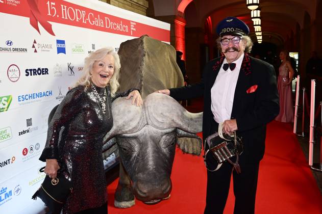 Dorit Gäbler with husband Karl Heinz Bellmann at the 15 Hope Gala 2023 at the Schauspielhaus Dresden, 28 10 2023 Foto:xM.xWehnertx xFuturexImagex hope_3211