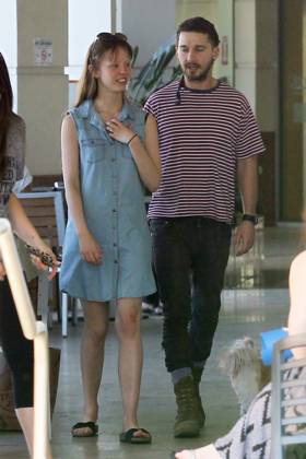 EXCLUSIVE: Shia LaBeouf still proudly sports his rattail braid as he spends the day with girlfriend Mia Goth in Los Angeles 133684, EXCLUSIVE: Shia LaBeouf still proudly sports his rattail braid as he spends the day with girlfriend Mia Goth in Los Angeles, despite a recent offer from company Terminix who offered to pay the controversial star $10,000 to the charity of his choice if he would cut it. Los Angeles, California - Saturday March 07, 2015., Credit:Sam Sharma, PacificCoastNews Avalon USA, Los Angeles  Copyright: xSamxSharma,xPacificCoastNewsx xAvalonx 0519301584