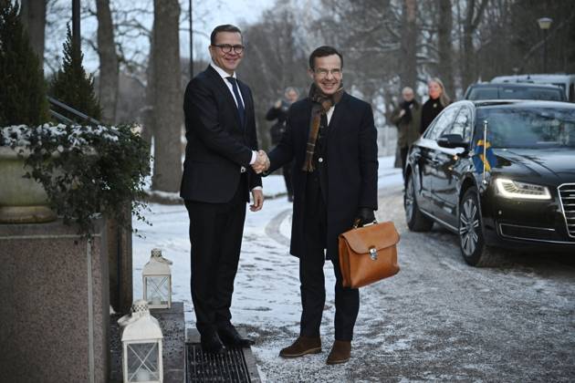 Finnish Prime Minister Petteri Orpo (L) welcomes his Swedish counterpart Ulf Kristersson at the Prime Minister s official residence Kesäranta in Helsinki, Finland on November 27, 2023. Helsinki Finland Copyright: xAnttixAimo-Koivistox LKFTJK20231127083314PYYA
