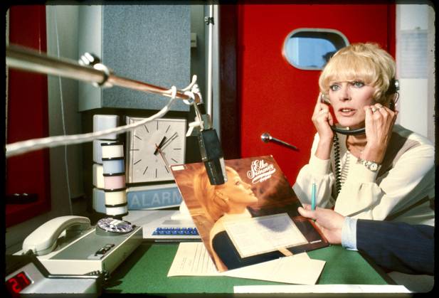 Photos Leopold NEKULA VIENNAREPORT e U Elke SOMMER Jobs in Vienna 01 September 1983, Vienna Elke Sommer seen here during a radio interview in the Ö3 studio The editor asking the questions was Jörg Ruminak Excerpts from her hit LP Elke Sommer from 1979 were played Wien Austria Z101000189_121223_01jpeg