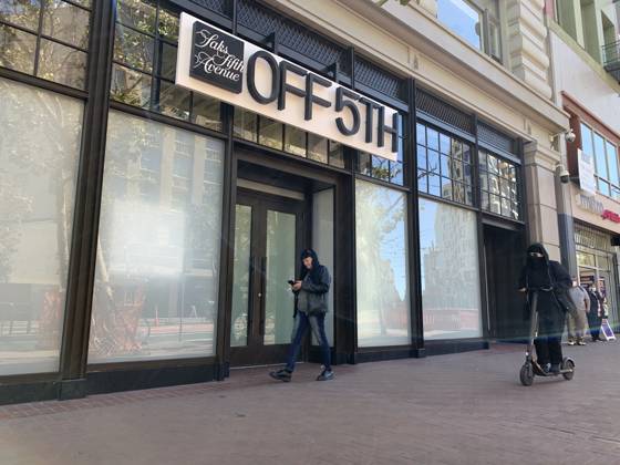 September 27, 2023, San Francisco, California, USA: Saks Fifth Avenue has closed its discount store Off 5th on Market Street in San Francisco California is shown on Wednesday, September 27, 2023. The city of San Francisco has come under a lot of attack for how it is handling the homeless, drug and retail fallout in Downtown San Francisco. San Francisco USA - ZUMAm117 20230927_zaf_m117_043 Copyright: xDavidxG.xMcIntyrex