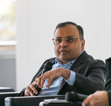 FRANKFURT AM MAIN, Germany - October 18 2023: Nihar Malaviya auf der 75. Frankfurter Buchmesse FRANKFURT AM MAIN, Germany - October 18 2023: Nihar Malaviya auf der Bühne auf der 75. Frankfurter Buchmesse Copyright: xZoonar.com MarkusxWissmannx 20943729