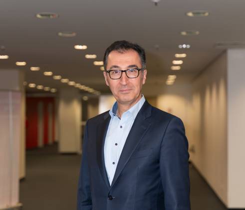 FRANKFURT AM MAIN, Germany - October 21 2023: Cem Özdemir auf der 75. Frankfurter Buchmesse FRANKFURT AM MAIN, Germany - October 21 2023: Cem Özdemir (*1965, German politician) auf der 75. Frankfurter Buchmesse Copyright: xZoonar.com MarkusxWissmannx 20944274
