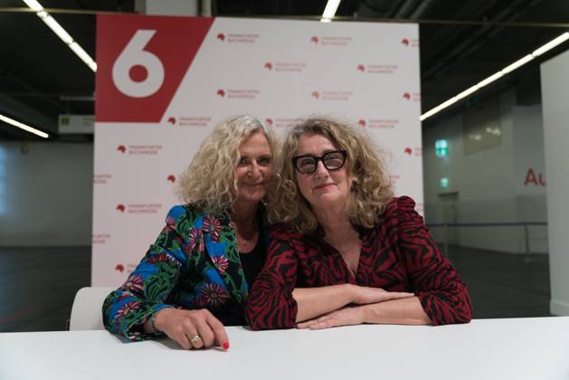 FRANKFURT AM MAIN, Germany - October 20 2023: Susanne Fröhlich und Constanze Kleis auf der 75. Frankfurter Buchmesse FRANKFURT AM MAIN, Germany - October 20 2023: Susanne Fröhlich und Constanze Kleis auf der 75. Frankfurter Buchmesse Copyright: xZoonar.com MarkusxWissmannx 20944345