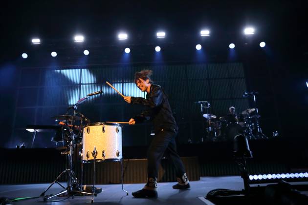 Frederik Fred Rabe from the band Giant Rooks at a concert in the Max Schmeling Halle in Berlin, February 23, 2024 Giant Rooks concert Berlin