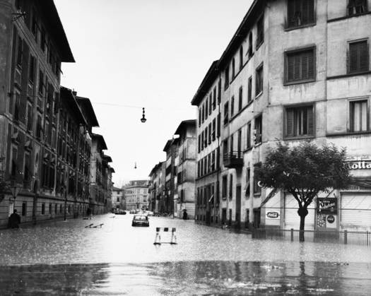 FLORENCE: FLOOD, 1966. Cars stranded in a street in Florence, Italy, during the flood of the Arno River. Photograph, 5 November 1966.  Copyright: xGRANGERx xGRANGERx 0124013