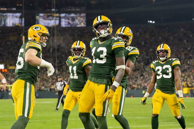 NFL 2024: Bears vs Packers JAN 07 January 7, 2024: Green Bay Packers tight end Tucker Kraft (85), Green Bay Packers wide receiver Jayden Reed (11), Green Bay Packers wide receiver Bo Melton (80) and Green Bay Packers running back Aaron Jones (33) celebrate Green Bay Packers wide receiver Dontayvion Wicks (13) touchdown against the Chicago Bears in Green Bay, WI. Kirsten Schmitt Cal Sport Media., Credit:Kirsten Schmitt Avalon United States of America, Wisconsin, Green Bay, Lambeau Field  Copyright: xKirstenxSchmittx xAvalonx 0835069975