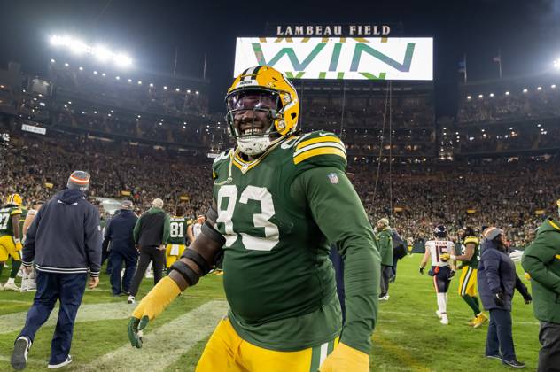 NFL 2024: Bears vs Packers JAN 07 January 7, 2024: Green Bay Packers defensive tackle T.J. Slaton (93) smiles after the Green Bay Packers beat the Chicago Bears in Green Bay, WI. Kirsten Schmitt Cal Sport Media., Credit:Kirsten Schmitt Avalon United States of America, Wisconsin, Green Bay, Lambeau Field  Copyright: xKirstenxSchmittx xAvalonx 0835070640