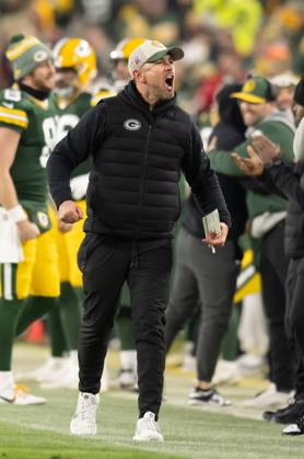 NFL 2024: Bears vs Packers JAN 07 January 7, 2024: Green Bay Packers head coach Matt LaFleur encourages fans to cheer as the Green Bay Packers win against the Chicago Bears in Green Bay, WI. Kirsten Schmitt Cal Sport Media., Credit:Kirsten Schmitt Avalon United States of America, Wisconsin, Green Bay, Lambeau Field  Copyright: xKirstenxSchmittx xAvalonx 0835071115