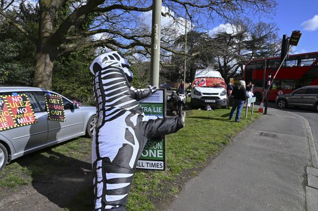 Protesters during a protest against the Ultra Low Emission Zone at the Chislehurst War Memorial in Chislehurst, London. ULEZ cameras in Chislehurst and other nearby areas have been vandalised in previous months.  Copyright: xAlanxStanfordx