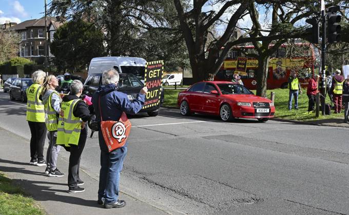 Protesters during a protest against the Ultra Low Emission Zone at the Chislehurst War Memorial in Chislehurst, London. ULEZ cameras in Chislehurst and other nearby areas have been vandalised in previous months.  Copyright: xAlanxStanfordx