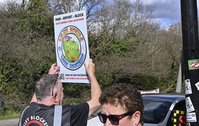 Protesters during a protest against the Ultra Low Emission Zone at the Chislehurst War Memorial in Chislehurst, London. ULEZ cameras in Chislehurst and other nearby areas have been vandalised in previous months.  Copyright: xAlanxStanfordx