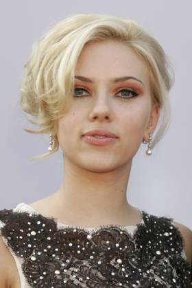 Scarlett Johansson at the premiere of the movie A Love Song for Bobby Long Lovesong for Bobby Long at the Biennale di Venezia 2004 61 Venice International Film Festival at the Palazzo del Cinema Venice, 02 09 2004 Foto:xD.xBedrosianx xFuturexImagex long_4911