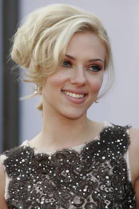 Scarlett Johansson at the premiere of the movie A Love Song for Bobby Long Lovesong for Bobby Long at the Biennale di Venezia 2004 61 Venice International Film Festival at the Palazzo del Cinema Venice, 02 09 2004 Foto:xD.xBedrosianx xFuturexImagex long_4914