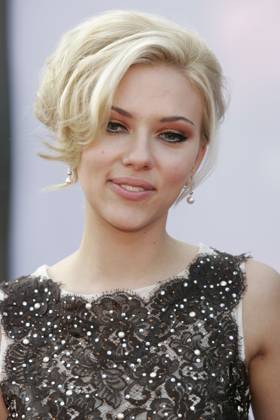 Scarlett Johansson at the premiere of the movie A Love Song for Bobby Long Lovesong for Bobby Long at the Biennale di Venezia 2004 61 Venice International Film Festival at the Palazzo del Cinema Venice, 02 09 2004 Foto:xD.xBedrosianx xFuturexImagex long_4915