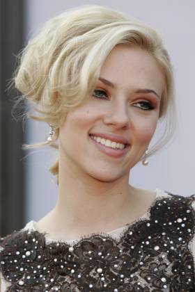 Scarlett Johansson at the premiere of the movie A Love Song for Bobby Long Lovesong for Bobby Long at the Biennale di Venezia 2004 61 Venice International Film Festival at the Palazzo del Cinema Venice, 02 09 2004 Foto:xD.xBedrosianx xFuturexImagex long_4916