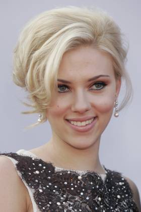 Scarlett Johansson at the premiere of the movie A Love Song for Bobby Long Lovesong for Bobby Long at the Biennale di Venezia 2004 61 Venice International Film Festival at the Palazzo del Cinema Venice, 02 09 2004 Foto:xD.xBedrosianx xFuturexImagex long_4917